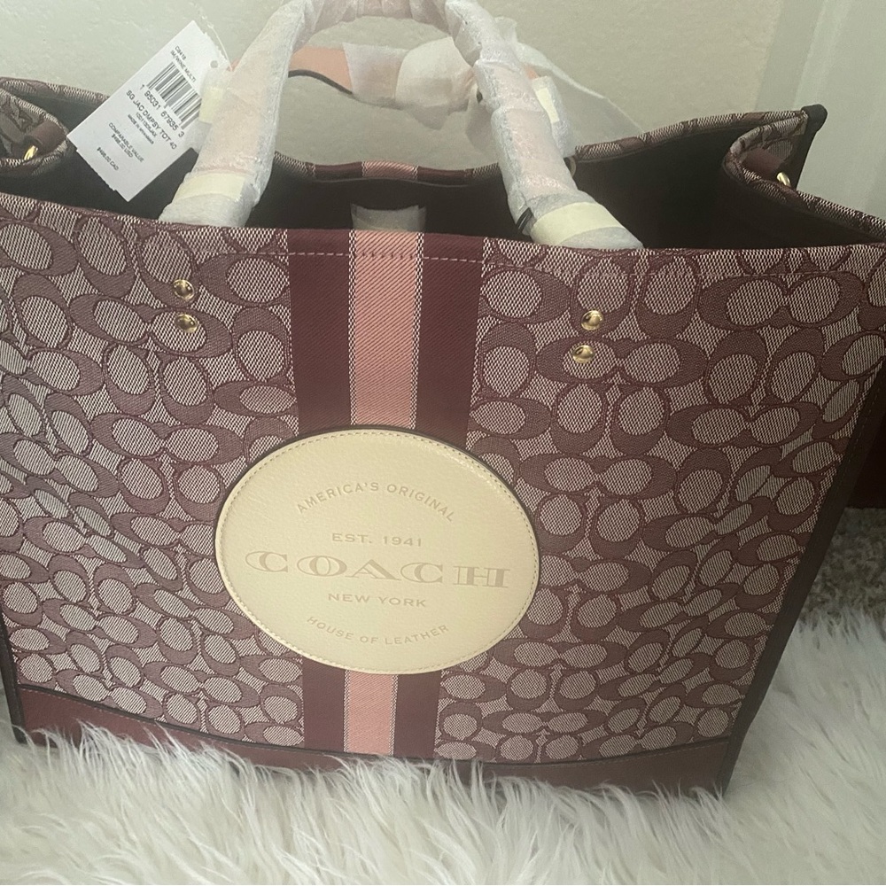Amazing gently used coach tote bag tags were taken off